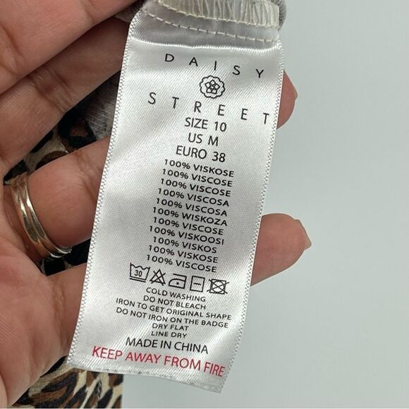 Daisy Street (ASOS) Women’s Leopard Print Short Sleeve Button Front Shirt Medium - Picture 11 of 12